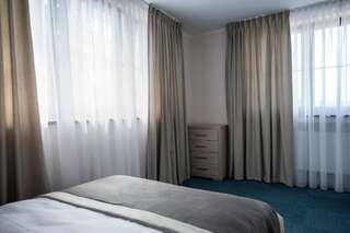 Отели типа «постель и завтрак» Spalnia B&B Гижицко Двухместный номер с 1 кроватью и собственной ванной комнатой-11
