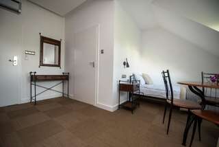 Отели типа «постель и завтрак» Spalnia B&B Гижицко Двухместный номер с 2 отдельными кроватями и собственной ванной комнатой-7