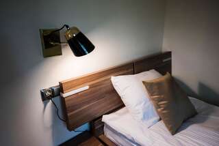 Отели типа «постель и завтрак» Spalnia B&B Гижицко Двухместный номер с 2 отдельными кроватями и собственной ванной комнатой-6