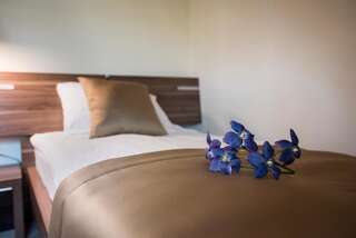 Отели типа «постель и завтрак» Spalnia B&B Гижицко Двухместный номер с 2 отдельными кроватями и собственной ванной комнатой-8