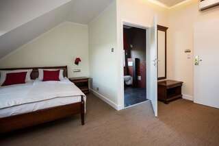 Отели типа «постель и завтрак» Spalnia B&B Гижицко Двухместный номер с 1 кроватью и собственной ванной комнатой-8