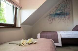 Отели типа «постель и завтрак» Spalnia B&B Гижицко Двухместный номер с 2 отдельными кроватями и ванной комнатой-9