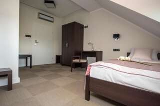 Отели типа «постель и завтрак» Spalnia B&B Гижицко Двухместный номер с 2 отдельными кроватями и ванной комнатой-11