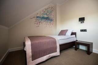 Отели типа «постель и завтрак» Spalnia B&B Гижицко Двухместный номер с 2 отдельными кроватями и ванной комнатой-12
