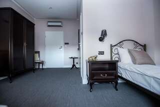 Отели типа «постель и завтрак» Spalnia B&B Гижицко Двухместный номер с 2 отдельными кроватями и ванной комнатой-10